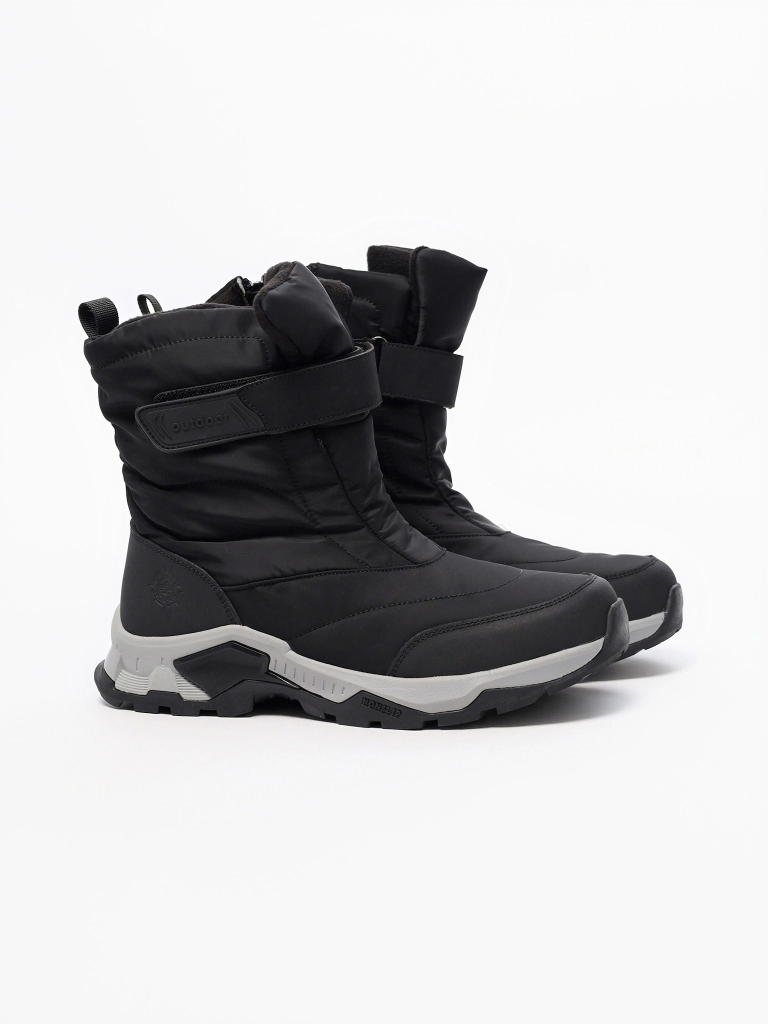 Дутики черного цвета на средней объемной подошве